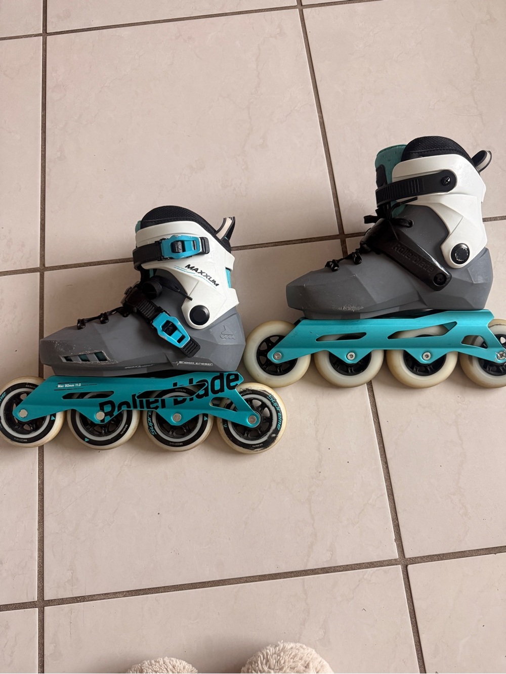 Rollerblade Maxxum Skates- Women Size 6